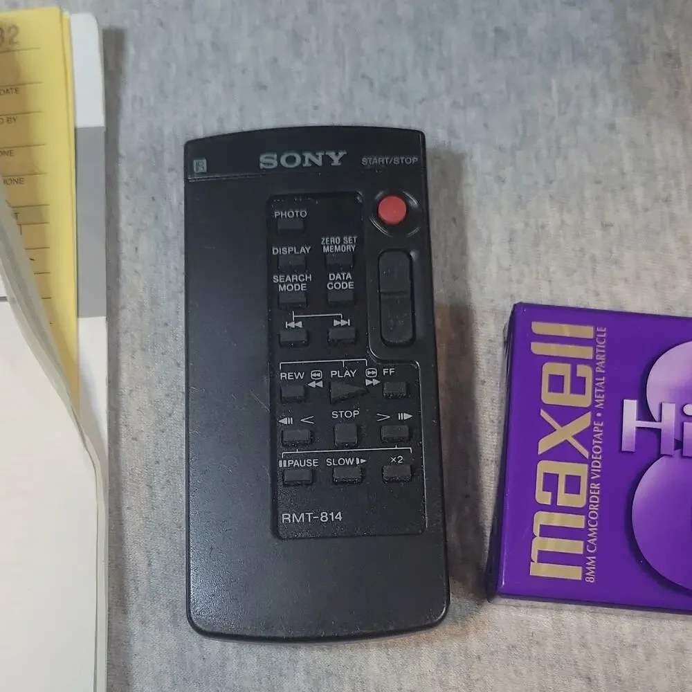 Sony DCR-TRV140 Handycam Digital8/Hi8 60x NightShot w/ Bag Remote Tapes